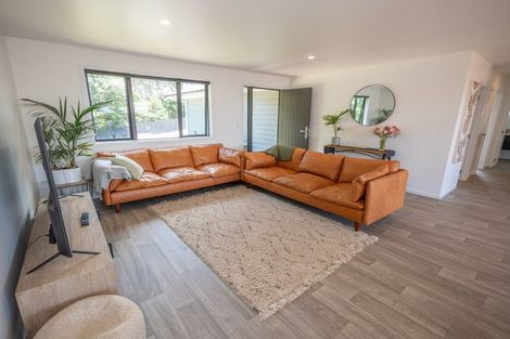 Photo of property in 24 Dudley Crescent, Cable Bay, 0420