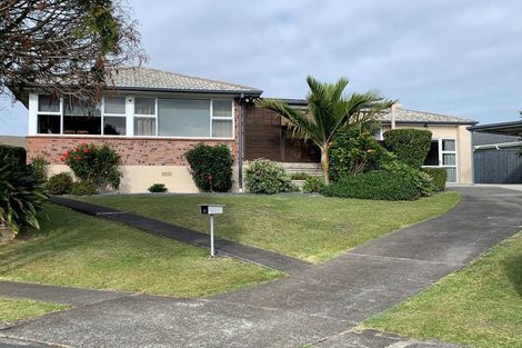 Photo of property in 13 Quibray Place, Botany Downs, Auckland, 2010
