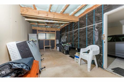 Photo of property in 1/96 Edmonton Road, Henderson, Auckland, 0612