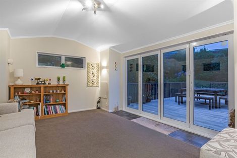 Photo of property in 5 Trevor Terrace, Paremata, Porirua, 5024