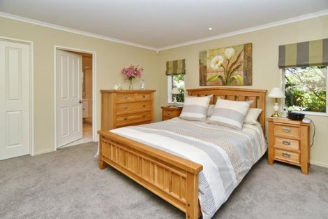 Photo of property in 90 Willowview Drive, Redwood, Christchurch, 8051