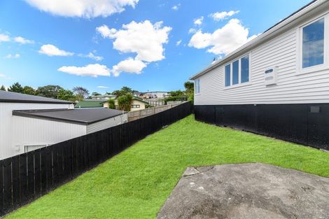 Photo of property in 70d Lincoln Park Avenue, Massey, Auckland, 0614