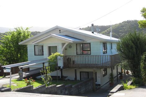 Photo of property in 44 Milton Terrace, Picton, 7220