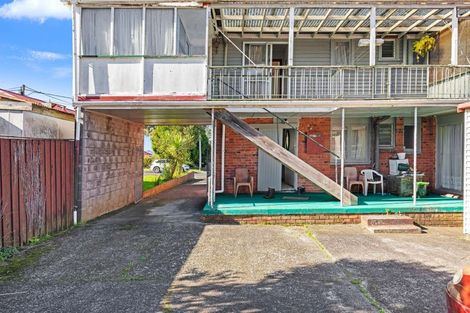 Photo of property in 9 Tiki Street, New Lynn, Auckland, 0600