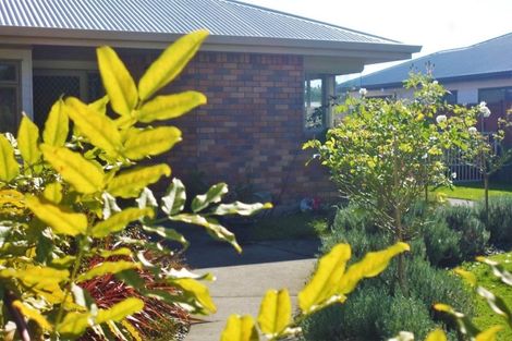 Photo of property in 19 Edgewater Grove, Whakatane, 3120