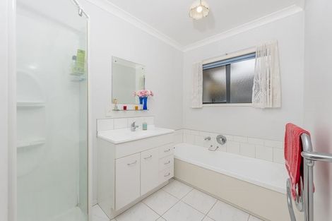 Photo of property in 87a Triangle Road, Massey, Auckland, 0614