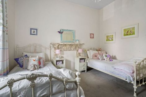 Photo of property in 96 Holly Road, St Albans, Christchurch, 8014