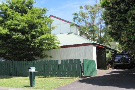 Photo of property in 2 Millen Place, Clarks Beach, 2122