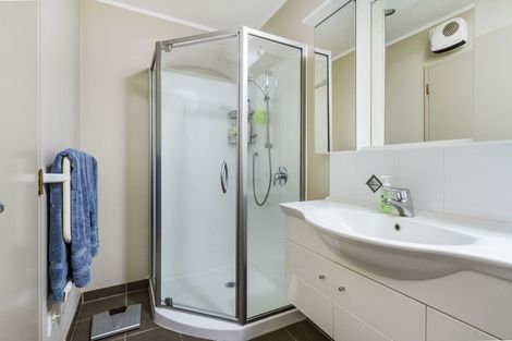 Photo of property in 18 Carnmore Place, Torbay, Auckland, 0630