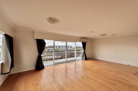 Photo of property in 54 Triangle Road, Massey, Auckland, 0614