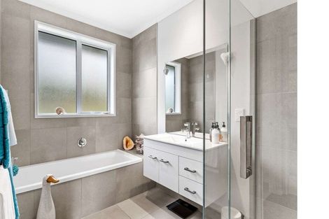 Photo of property in 16 Discovery Drive, Gulf Harbour, Whangaparaoa, 0930