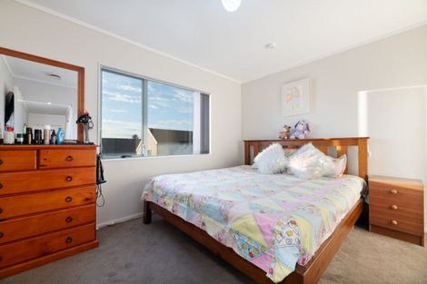 Photo of property in 21 Stephen Avenue, Henderson, Auckland, 0610