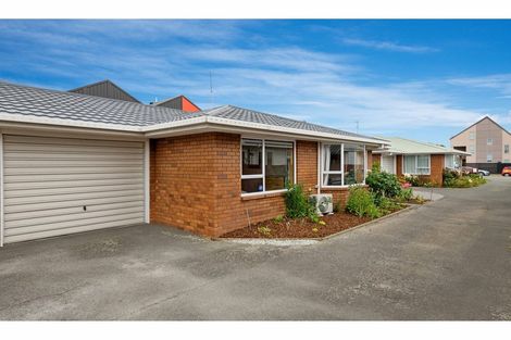 Photo of property in 2/5 Broadbent Street, Riccarton, Christchurch, 8041
