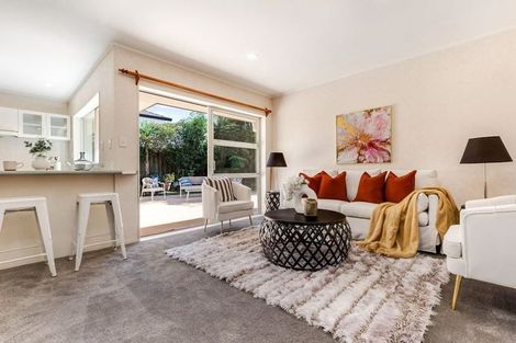 Photo of property in 10 Stewart Gibson Place, Manurewa, Auckland, 2105