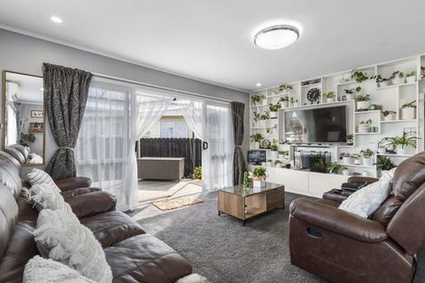 Photo of property in 1/11 Volta Place, Clendon Park, Auckland, 2103