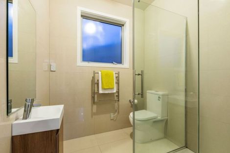 Photo of property in 99 Medallion Drive, Oteha, Auckland, 0632