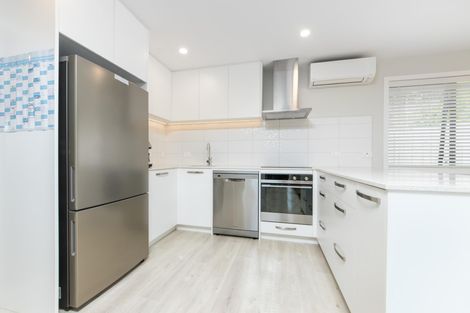 Photo of property in 31 Oreil Avenue, West Harbour, Auckland, 0618