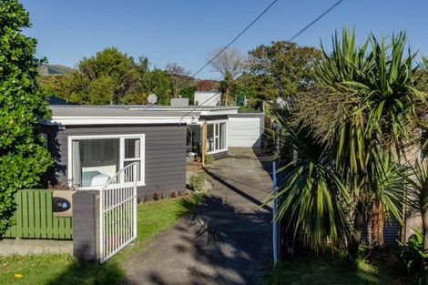 Photo of property in 18 Kowhai Grove, Raumati Beach, Paraparaumu, 5032
