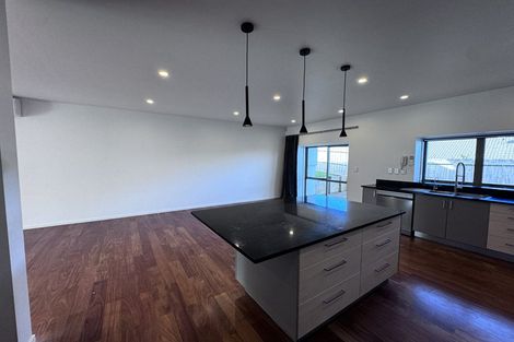 Photo of property in 28 Ballymore Drive, Pinehill, Auckland, 0632