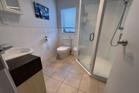 Photo of property in 33 Vinograd Drive, Te Atatu Peninsula, Auckland, 0610