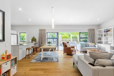 Photo of property in 10 Parawera Drive, Acacia Bay, Taupo, 3330