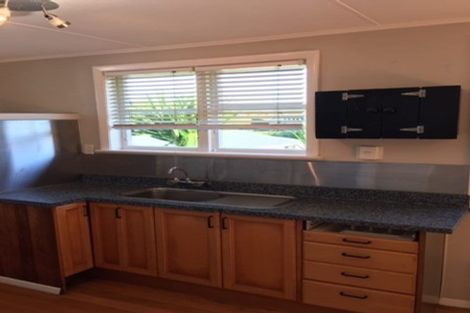 Photo of property in 23 Clairville Crescent, Wai O Taiki Bay, Auckland, 1072