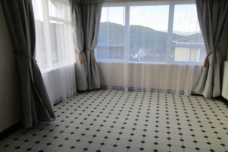 Photo of property in 5 Mahinawa Street, Takapuwahia, Porirua, 5022