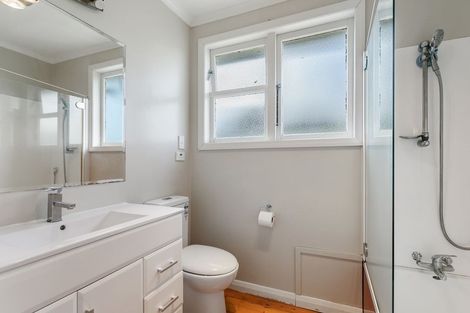 Photo of property in 8 Arimu Road, Papakura, 2110