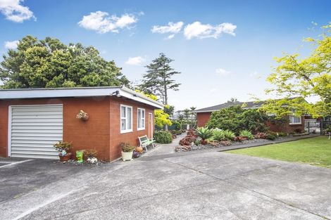 Photo of property in 10 Crompton Road, Massey, Auckland, 0614