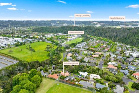 Photo of property in 12 Stonedge Lane, Rosedale, Auckland, 0632