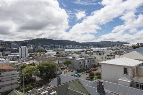Photo of property in 2/2 Hawker Street, Mount Victoria, Wellington, 6011