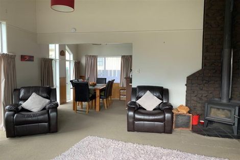 Photo of property in 12 Sarten Street, Waitara, 4320