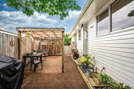 Photo of property in 4 Tangelo Place, Bucklands Beach, Auckland, 2012