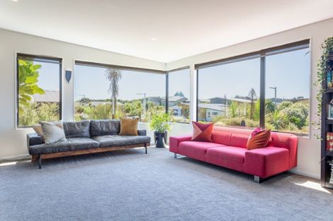 Photo of property in 30 Ferndale Drive, Waikanae, 5036