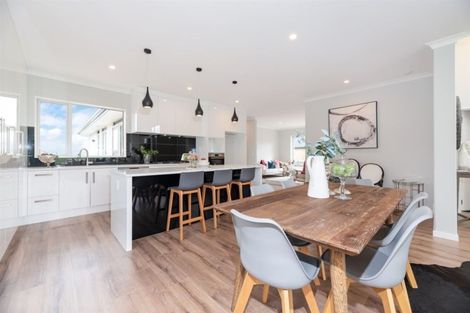 Photo of property in 17 Boocock Crescent, Orewa, 0931