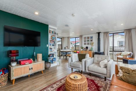 Photo of property in 15 Maracas Crescent, Grenada Village, Wellington, 6037