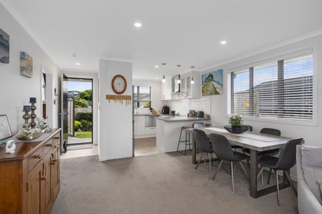 Photo of property in Waterview Estate, 26/4 Greystone Place, Omokoroa, 3114