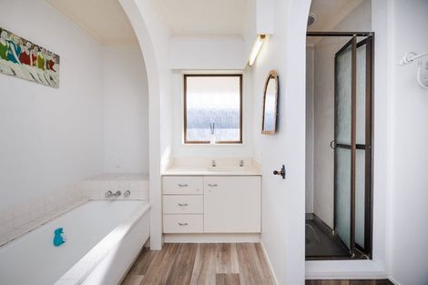 Photo of property in 18 Kentucky Way, Awapuni, Palmerston North, 4412