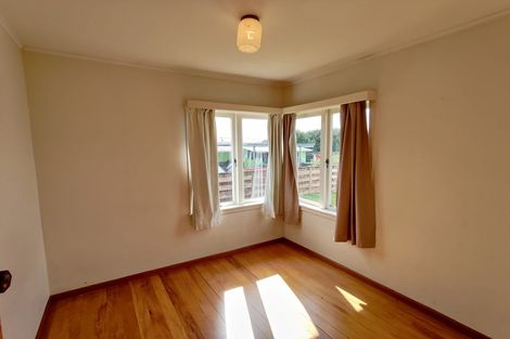 Photo of property in 50 Matipo Road, Te Atatu Peninsula, Auckland, 0610