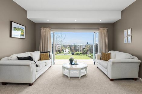 Photo of property in 12 Washington Place, Havelock North, 4130