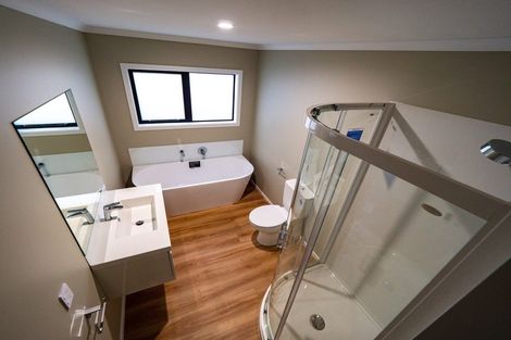 Photo of property in 8 Koru Loop, Paraparaumu, 5032