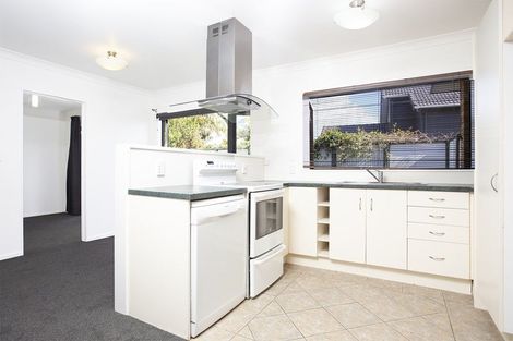Photo of property in 4 Cliff View Drive, Green Bay, Auckland, 0604