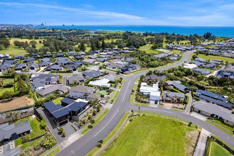 Photo of property in 2 Vardon Way, Waiwhakaiho, New Plymouth, 4312