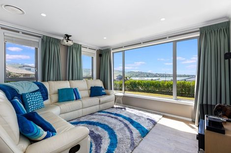 Photo of property in 5 Margaret Shields Avenue, Aotea, Porirua, 5024