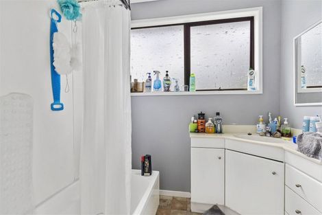 Photo of property in 13 Oakmont Place, Wattle Downs, Auckland, 2103