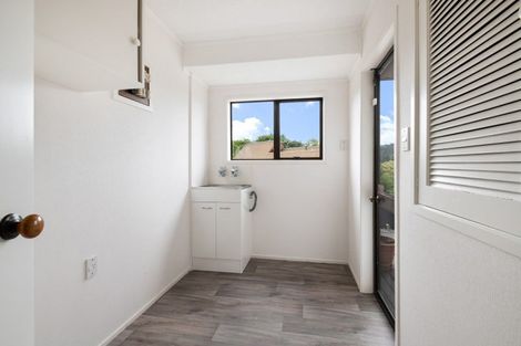 Photo of property in 5 Redmount Place, Red Hill, Papakura, 2110