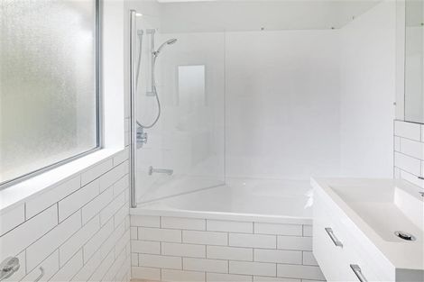 Photo of property in 156a Ennis Avenue, Pakuranga Heights, Auckland, 2010