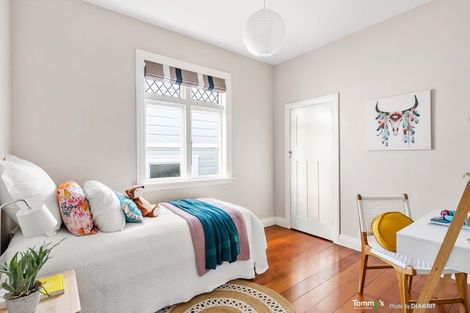 Photo of property in 74 Northland Road, Northland, Wellington, 6012