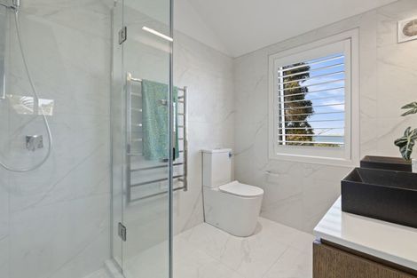 Photo of property in 4/92 Churchill Road, Murrays Bay, Auckland, 0630