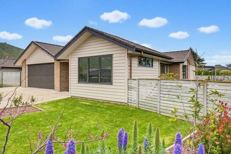 Photo of property in 35 Waipunahau Road, Waikanae, 5036